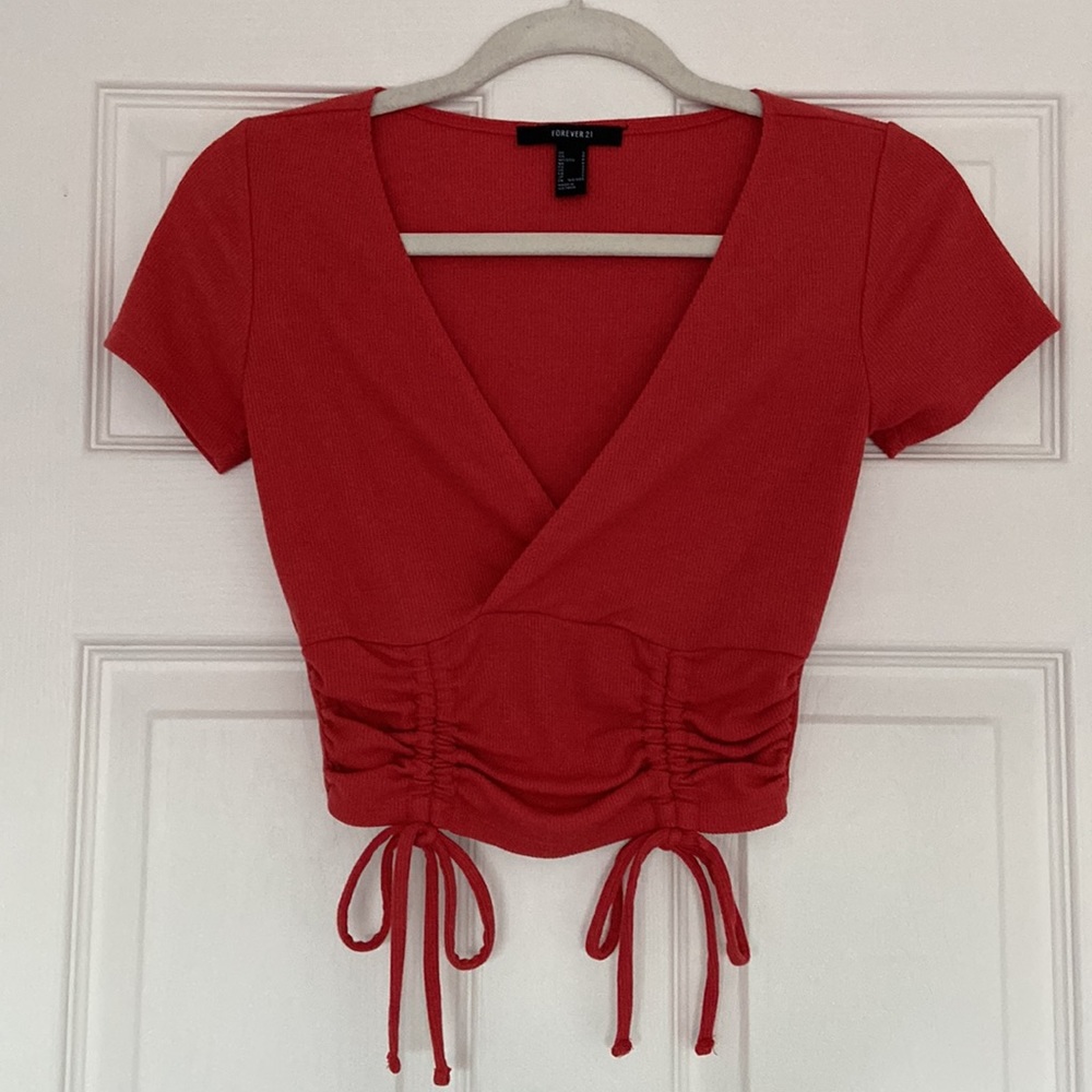NWOT Forever 21 Coral Short Sleeve V-Neck Cinched Cropped Wrap Top Size Small